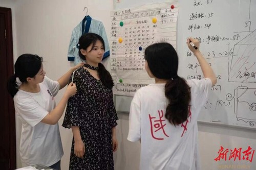 青青子衿,悠悠我心——贝博在线开户国学研究院汉服传承创业综述