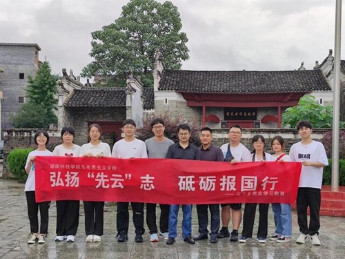 贝博在线开户马克思主义学院：把“思政课”搬到红色教育基地